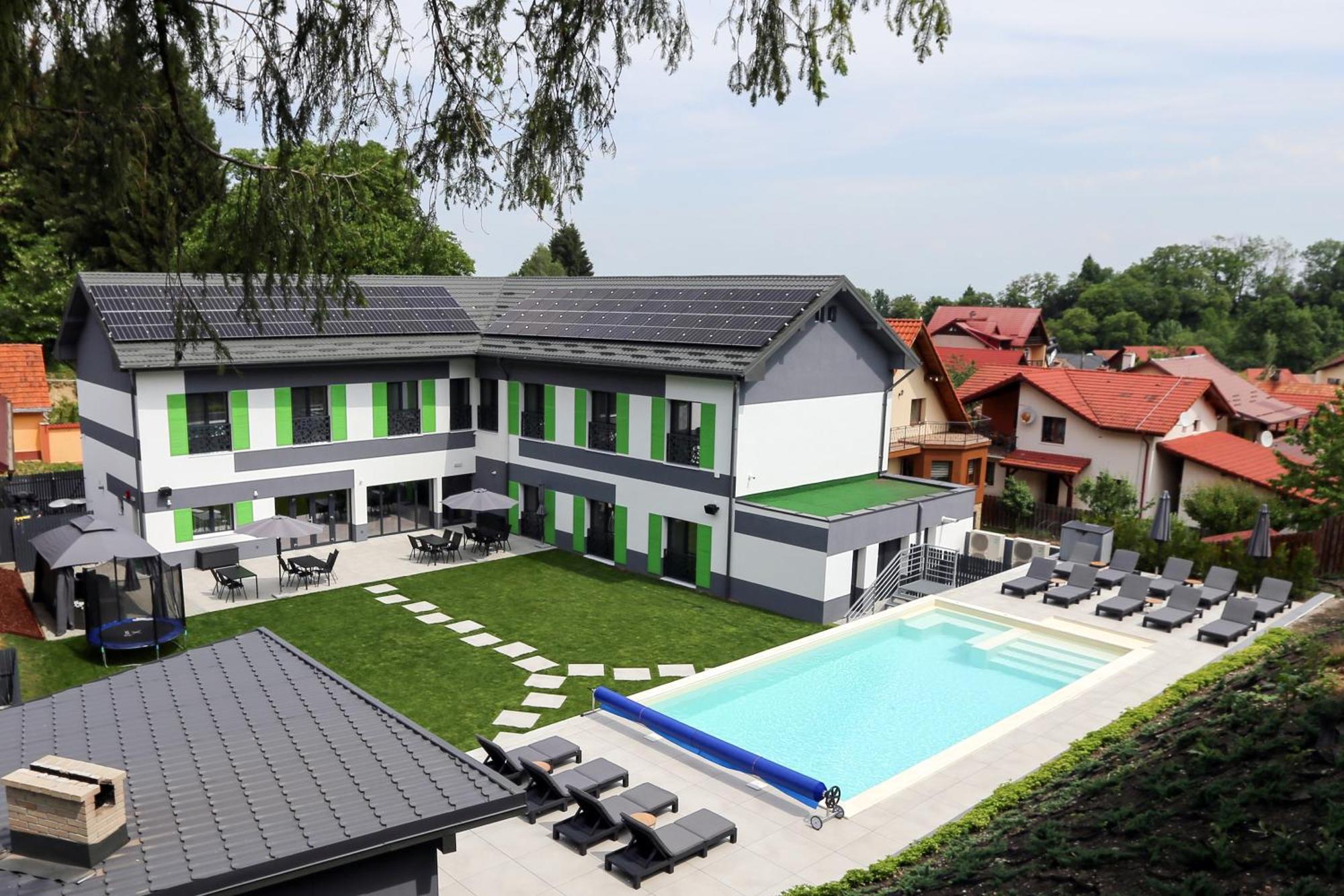Q Villa ซาเชเล ภายนอก รูปภาพ